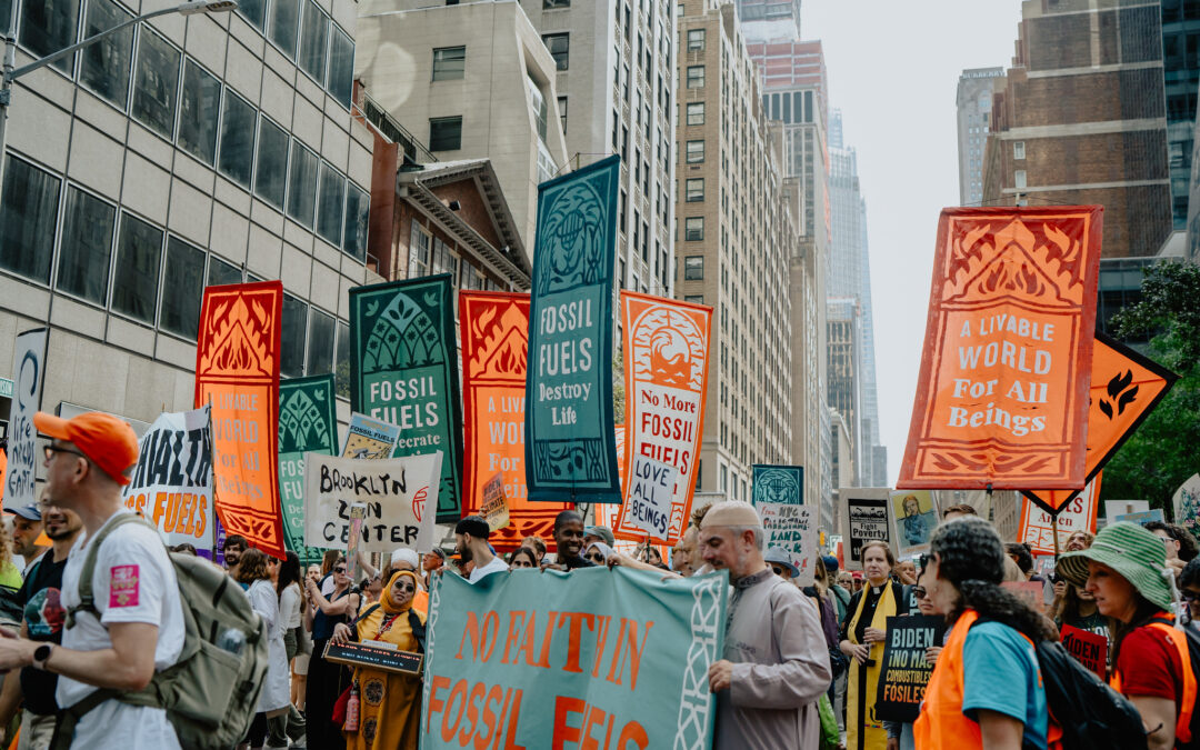 Il cambiamento climatico non è reale e chi si oppone alle industrie dei combustibili fossili è della sinistra radicale